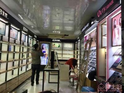 專業(yè)打造化妝品展柜 南充高坪區(qū)聯(lián)創(chuàng)展示制品廠產(chǎn)品庫解析